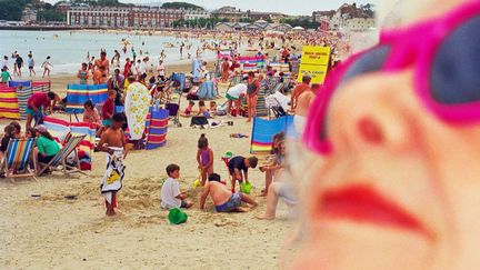 Photographie : les plages inspirent les clichés engagés de Martin Parr (France 2)