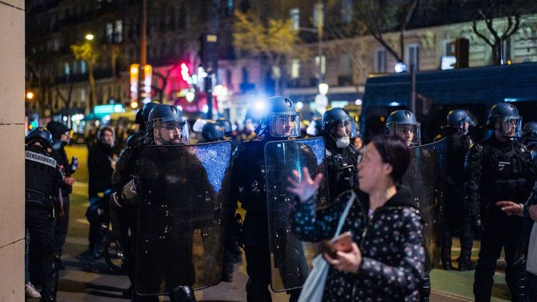 Police forces in Place de la République, in Paris, to control the spontaneous mobilization against the pension reform, March 21, 2023. (VIRGINIE HAFFNER / HANS LUCAS / AFP)