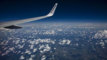 Un avion Ryanair qui a décollé d'un aéroport en Grèce, le 4 juin 2018. (NICOLAS ECONOMOU / NURPHOTO)