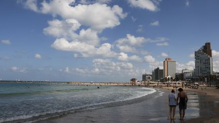 La plage de Tel Aviv le 21 septembre 2024. (MENAHEM KAHANA / AFP)