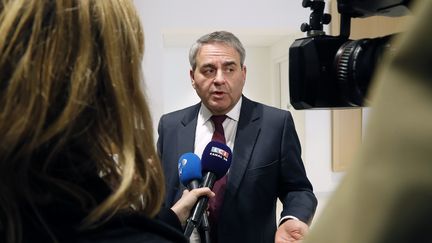 Xavier Bertrand s'adresse à la presse au tribunal de Paris, le 5 février 2020.&nbsp; (FRANCOIS GUILLOT / AFP)