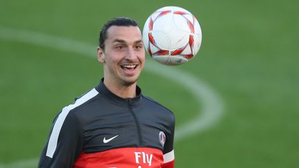 Le joueur du PSG Zlatan Ibrahimovic lors d'un entra&icirc;nement &agrave; Doha (Qatar), le 31 d&eacute;cembre 2012.&nbsp; (KARIM JAAFAR / AL-WATAN DOHA / AFP)