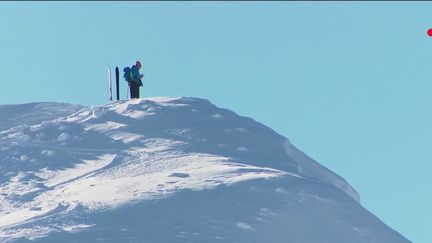 Un skieur au Mont-Dore. (France 2)