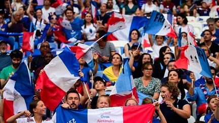 Le public du stade Lyon, lors du match de poules de foot féminin entre la France et la Colombie, le 25 juillet 2024, lors Jeux olympiques de Paris. (OLIVIER CHASSIGNOLE / AFP)