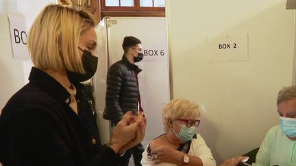 Covid-19 : priorité aux plus de 65 ans pour la vaccination