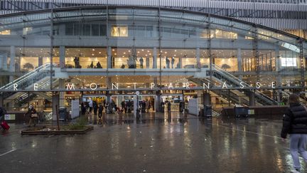 Photo d'illustration de la gare Montparnasse, à Paris, où deux hommes ont été arrêtés vendredi 30 décembre 2022. (MAGALI COHEN / HANS LUCAS / AFP)