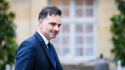 Le ministre du Budget Laurent Saint-Martin arrive à l'Elysée le 23 septembre 2024. (XOSE BOUZAS / HANS LUCAS / AFP)