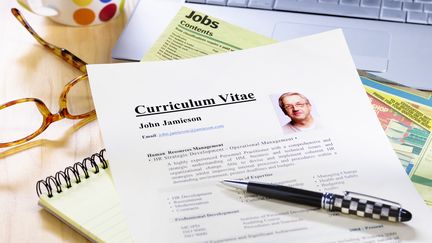 Un fichier permettra de vérifier l'exactitude des diplômes mentionnés sur un CV. (PETER DAZELEY / GETTY IMAGES)