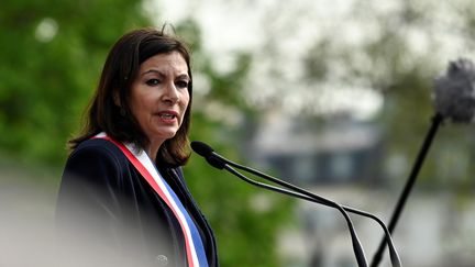 La maire de Paris Anne Hidalgo lors d'un discours à Notre-Dame de Paris, le 15 avril 2019. (MUSTAFA YALCIN / ANADOLU AGENCY / AFP)