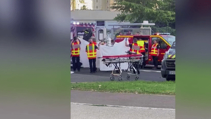 La garde à vue de deux policiers, susceptibles d’être impliqués dans une collision qui a gravement blessé un jeune de 16 ans dans la soirée du mercredi 6 septembre, dans les Yvelines, a été levée jeudi. D’après les policiers, le jeune cherchait à échapper à un contrôle.