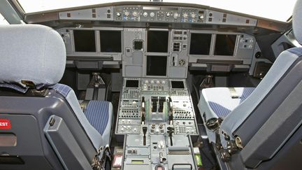 Le cockpit d'un A320 de la compagnie JetBlue, le 12 juin 2009, &agrave; Salt Lake City (Utah, Etats-Unis). (  MAXPPP)