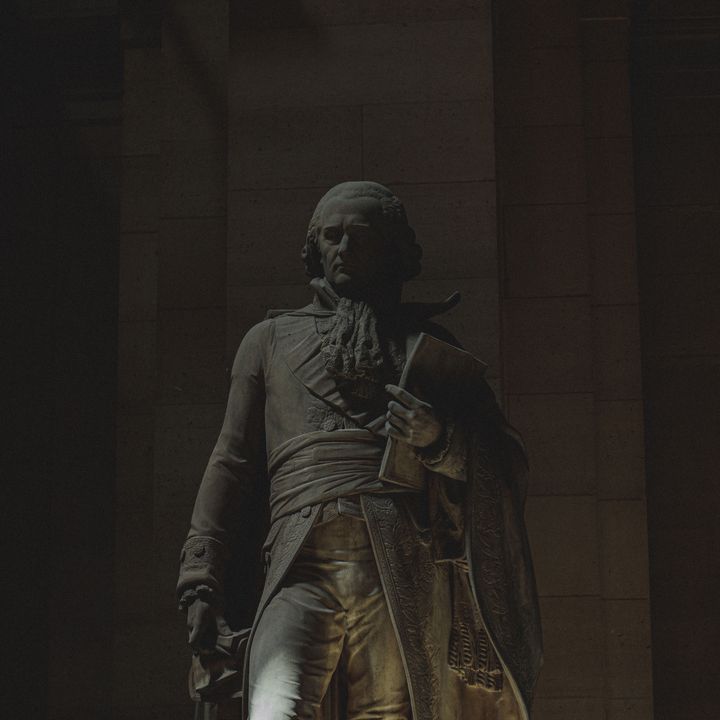 Jean-Étienne-Marie Portalis (1746-1807), avocat, ministre et académicien. Sa statue au Palais de Justice rappelle qu'il fût l'un des rédacteurs du Code civil. (DAVID FRITZ-GOEPPINGER POUR FRANCEINFO)