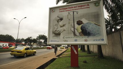 &nbsp; (Campagne d'affichage pour une sensibilisation sur le virus Ebola organisée par le ministère de la Sante Publique dans les rues d'Abidjan en Côte d'Ivoire © Maxppp)