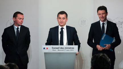 Olivier Dussopt, Gérald Darmanin et Benjamin Griveaux, à Paris, le 27 mars 2019. (LUDOVIC MARIN / AFP)