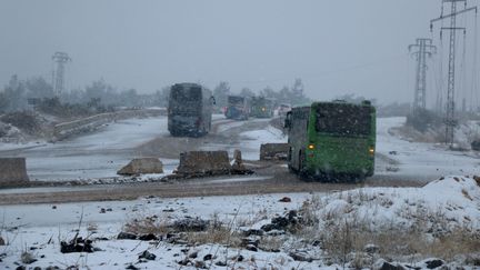 Les dernières évacuations de l'est d'Alep sous la neige