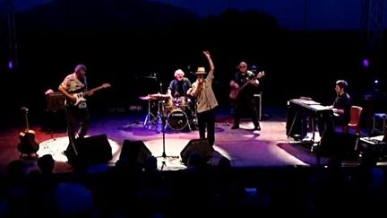 Le groupe Troc Project sur la scène du festival des Nuits Musicales et Culturelles au Château à Tourrette-Levens
 (France3/Culturebox)