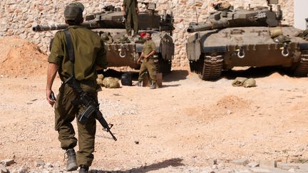 L'armée israélienne se rassemble du côté de la frontière avec le Liban, le 22 octobre 2023. (JALAA MAREY / AFP)