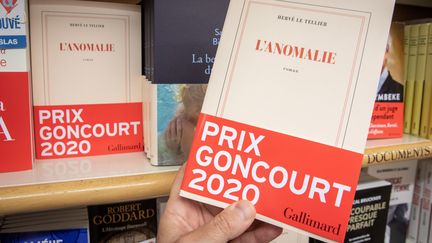 "L'Anomalie" d'Hervé Le Tellier chez Gallimard, prix Goncourt 2020, bat des records de vente. (FRED DUGIT / MAXPPP)