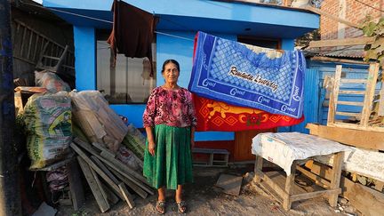 Il y a deux ans, elle récupérait des déchets dans les poubelles pour les revendre à des recycleurs. Maintenant, grâce à ses économies et à l'aide de sa fille qui travaille à Lima, elle a pu prendre sa retraite et s’occuper de ses petits-enfants. Elle se dit enfin heureuse.
 
 (REUTERS / Mariana Bazo)