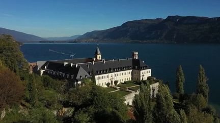 Chemins de traverse : Hautecombe,une abbaye au bord du lac