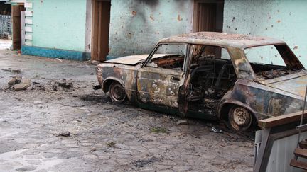 Une zone détruite après des frappes de missiles russes sur le village de Zhabelivka, dans la région de Vinnytsia, en Ukraine, le 28 novembre 2024. (ADMINISTRATION MILITAIRE DE LA REGION DE VINNYTSIA / ANADOLU / AFP)