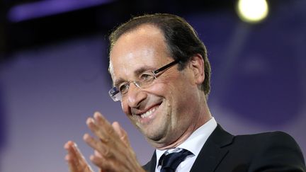 Fran&ccedil;ois Hollande f&ecirc;te sa victoire &agrave; l'&eacute;lection pr&eacute;sidentielle, le 6 mai 2012, place de la Bastille, &agrave; Paris. (THOMAS COEX / AFP)