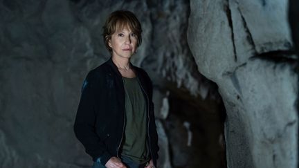 Nathalie Baye&nbsp;dans le rôle de Catherine Susini dans "Nox", la nouvelle série de Canal +, diffusée à partir du lundi 12 mars 2018. (REMY GRANDROQUES / GAUMONT TELEVISION / CANAL+)