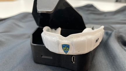 L'ASM Clermont a reçu ses protège-dents connectés fin 2021 pour mesurer la puissance des chocs reçus par ses joueurs.&nbsp; (ASM Clermont)