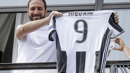 Gonzalo Higuain à Turin le 27 juillet 2016. (MARCO BERTORELLO / AFP)