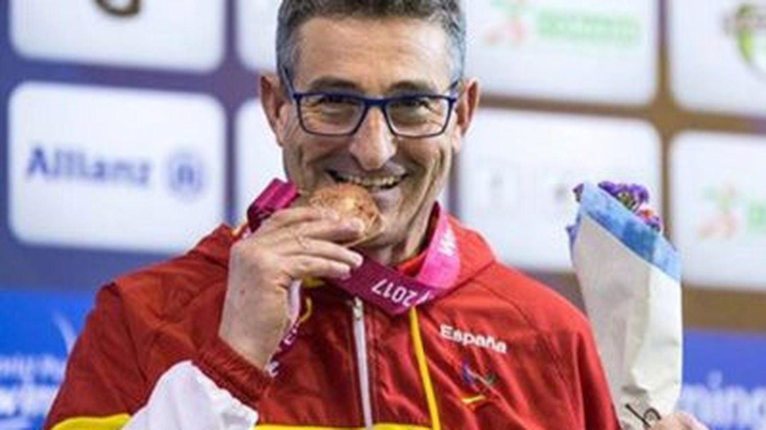 A sus 66 años, el nadador paralímpico Sebastián Rodríguez quiere competir en los Juegos Olímpicos de París, pero su federación cree que es demasiado mayor