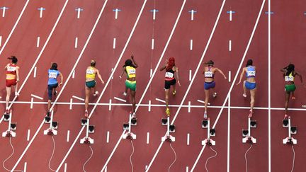 Jeu : est-ce une série du 100 mètres ou le début des épreuves d'escalade ?&nbsp; (ANTONIN THUILLIER / AFP)