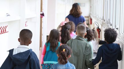 Après un appel anonyme, les forces de l'ordre ont fait évacuer 800 élèves de maternelle et de collège à Calais, dans le Pas-de-Calais (image d'illustration). (MAXPPP)