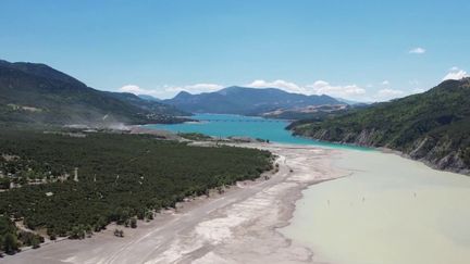 Sécheresse : de Tours au lac de Serre-Ponçon, les paysages français transformés