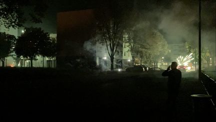 Nuit d'émeutes dans le quartier de Perseigne à Alençon, le 27 octobre 2021. (SACHA MARTINEZ / MAXPPP)