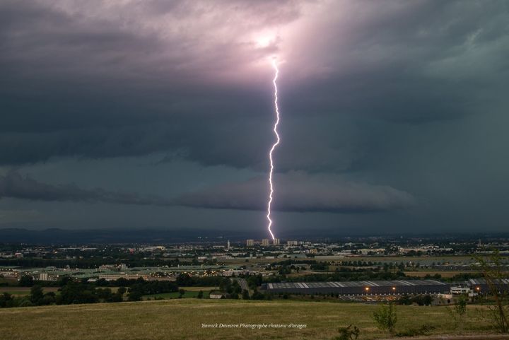 Un orage dans la Loire au mois de juillet 2018. (Yannick Devesvre Photographe Chasseur d'orages)