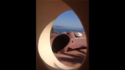 Le palais Bulles de Pierre Cardin
 (Louis-Philippe Breydel)