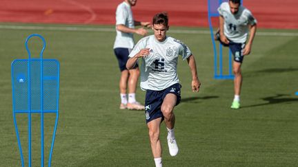 Diego Llorente à l'entraînement avec la Roja pour préparer l'Euro. (RODRIGO JIMENEZ / EFE)