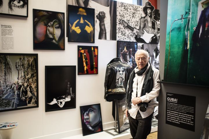 Maurice Renoma au milieu de ses oeuvres à l'Espace Bernard-Palissy de Boulogne-Billancourt.
 (Martin BUREAU / AFP)