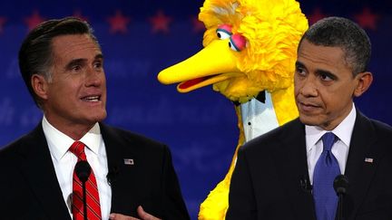 Le personnage de "Big Bird" a marqu&eacute; le premier d&eacute;bat entre Obama et Romney, le 3 octobre 2012. (FTVI)