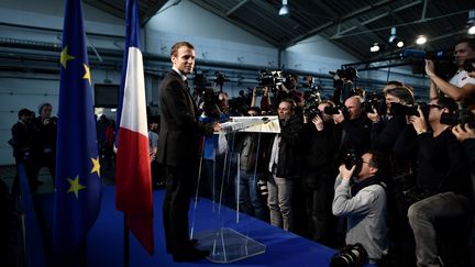 Emmanuel Macron lors de l'annonce de sa candidature mercredi 16 novembre à Bobigny. (PHILIPPE LOPEZ / AFP)