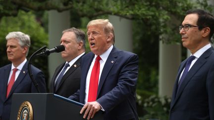 Le président américain Donald Trump donne une conférence de presse dans les jardins de la Maison Blanche, le 29 mai 2020. (JONATHAN ERNST / REUTERS)