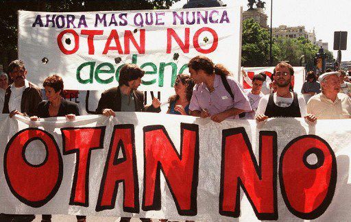 Manifestation contre l'Otan en Espagne en 1997 (DOMINIQUE FAGET / AFP)