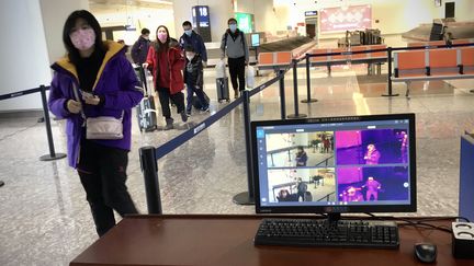 Un scanner thermique à l'aéroport de Tianhe à Wuhan en Chine, le 23 janvier 2020 (photo d’illustration). (LEO RAMIREZ / AFP)