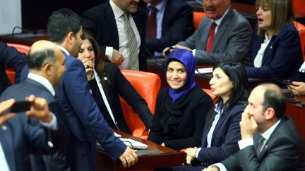 La d&eacute;put&eacute;e turque&nbsp;G&ouml;n&uuml;l Bekin Sahkulubey, le 31 octobre 2013 au Parlement turc, &agrave; Ankara (Turquie). (ADEM ALTAN / AFP)