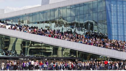 Des milliers de fans survolt&eacute;s de Justin Bieber l'attendent &agrave; Oslo (Norv&egrave;ge) pour un concert gratuit, le 30 mai 2012. (VEGARD GROETT / NTB SCANPIX / AFP)