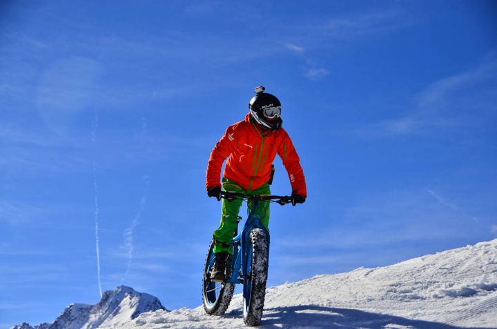 Les balades en VTT sur neige se pratiquent à la Plagne. (OFFICE DE TOURISME LA PLAGNE)