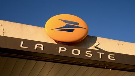 Une agence de La Poste à Taverny (Val-d'Oise). Illustration. (AURÉLIEN ACCART / RADIO FRANCE)