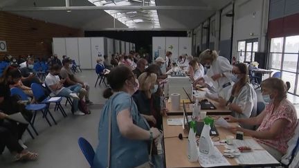 Covid-19 : des centres de vaccination saturés à La Rochelle