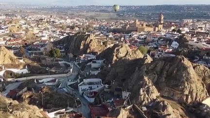 Espagne : en route vers Guadix, la plus grande ville troglodyte d'Europe (France 2)