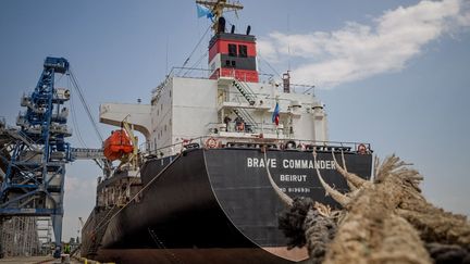 Le navire de l'ONU "MV Brave Commander", le 14 août 2022 à Youjné (Ukraine). (OLEKSANDR GIMANOV / AFP)